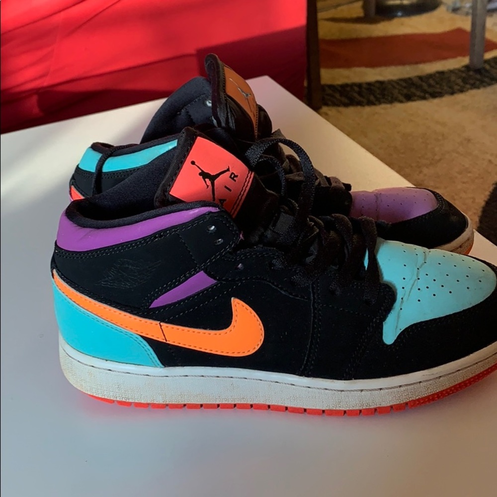 Sneakers - Picture 2 of 4